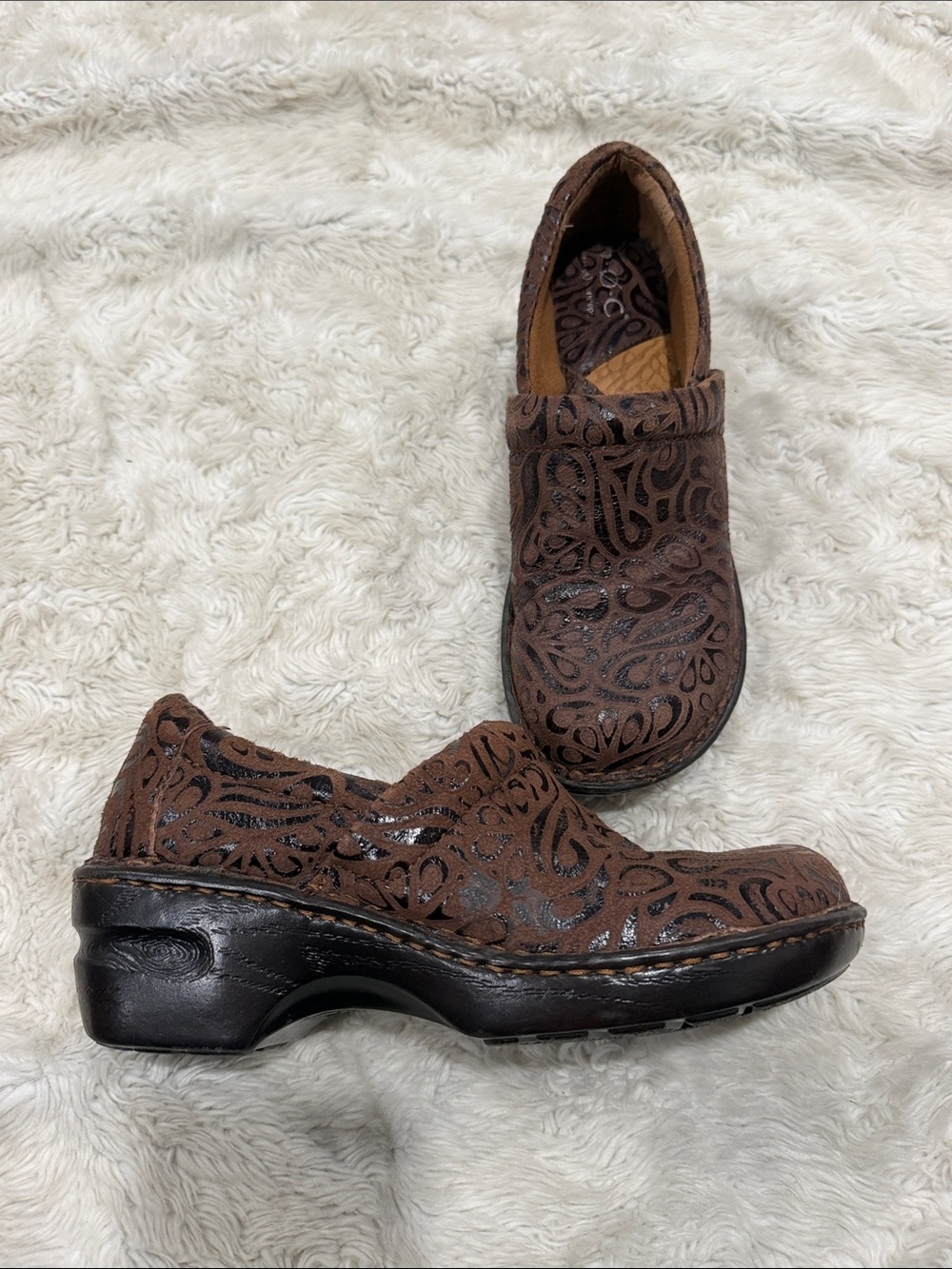 B.O.C. Peggy Brown Leather Clogs with whimsical print Woman’s Size 7.5